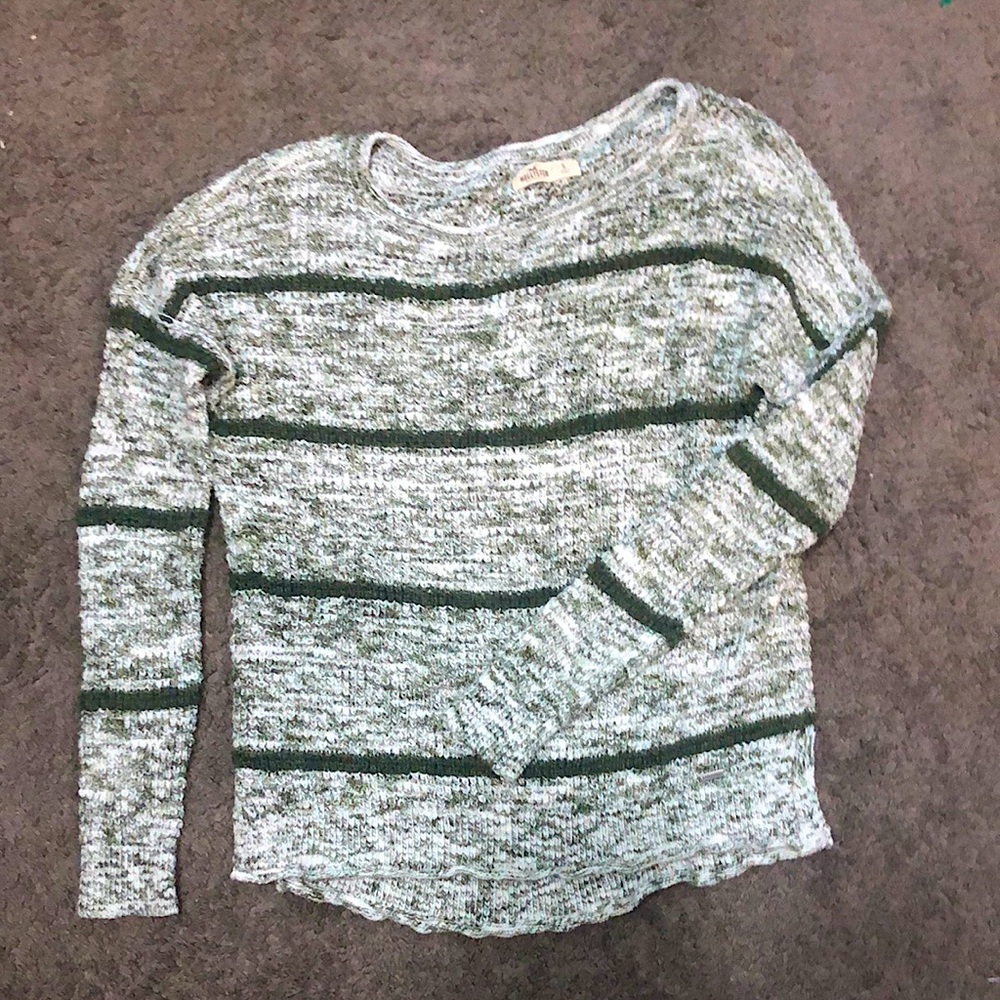 Size small hollister sweater